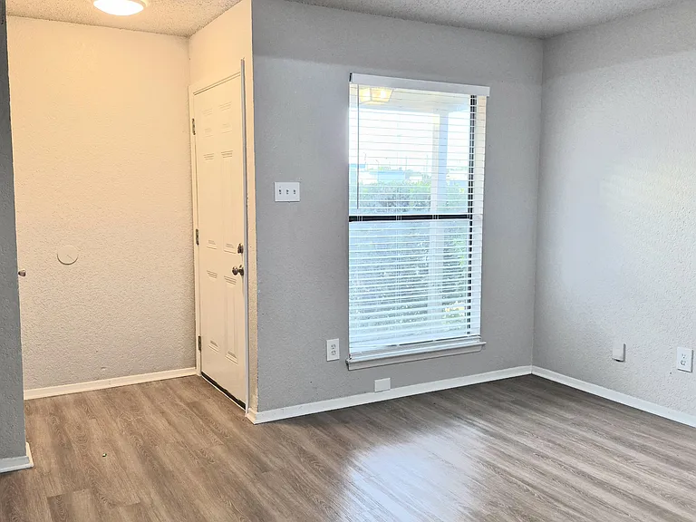 1701 San Rafael St — Photo 16