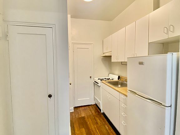 4th image of 38 Columbia Pl APT 2B