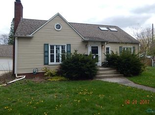 423 Bellhaven Dr, Oregon, OH 43616