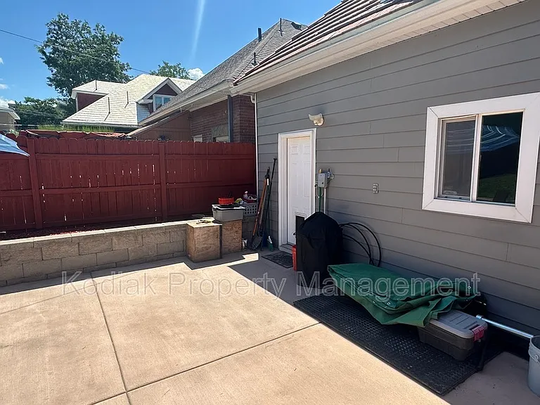 467 E 5th Ave — Photo 27