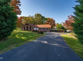 912 Carroll Creek Rd, Johnson City, TN 37601