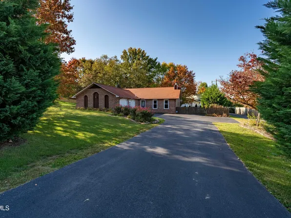 912 Carroll Creek Rd, Johnson City, TN 37601