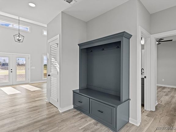 4th image of 828 Campbell Hill Rd