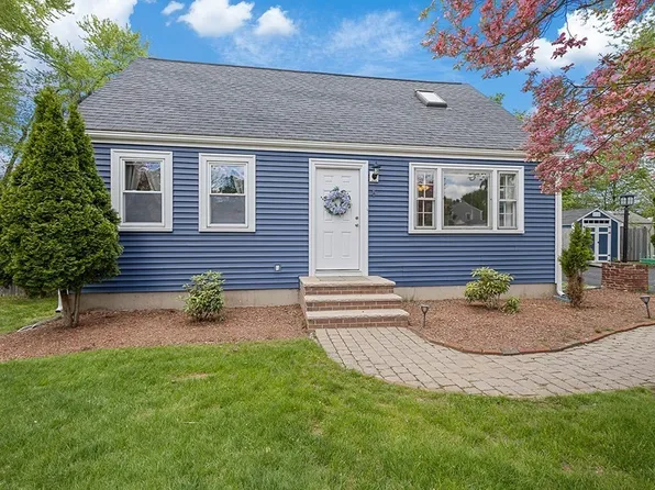4 Lynn Ave, Plainville, MA 02762