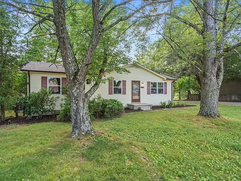 1539 White Rd — Photo 2