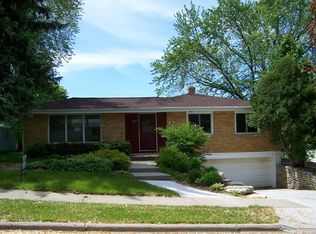 1962 Debra Ln, Green Bay, WI 54302