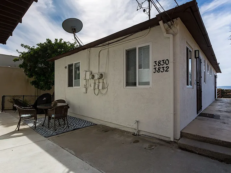 3830 Kettner Blvd — Photo 2