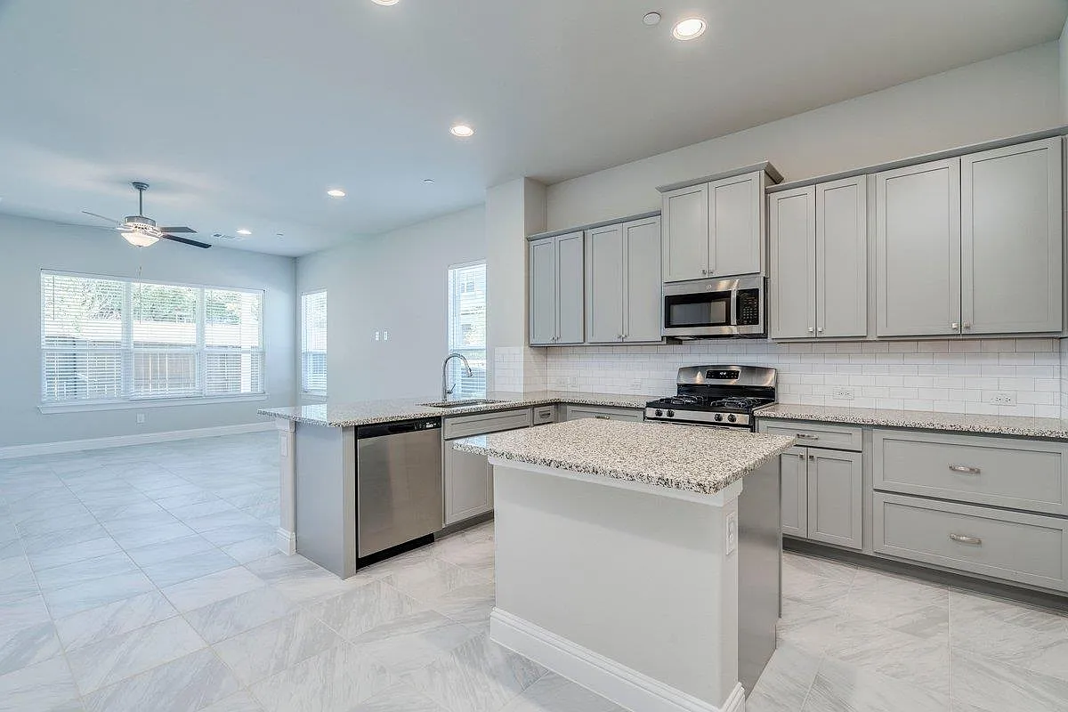 3 bed, 2.5 bath, 2029 sqft, $2,800 — Photo 4