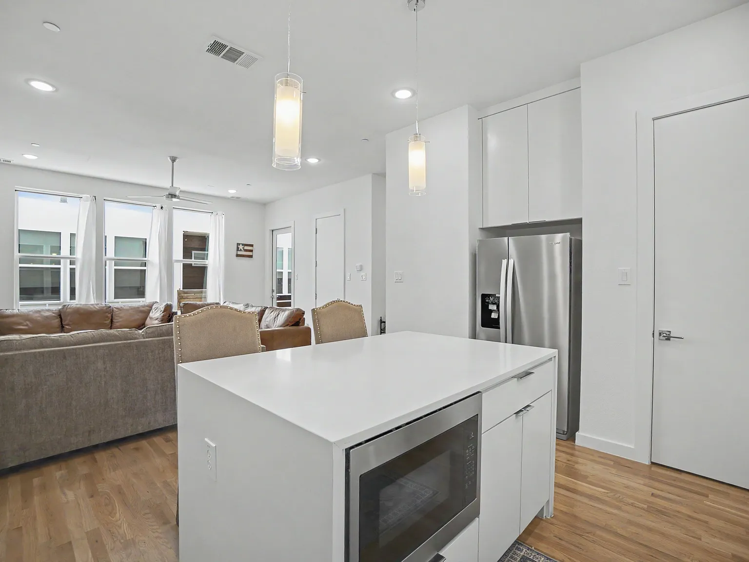 3 bed, 1749 sqft, $3,450 — Photo 4