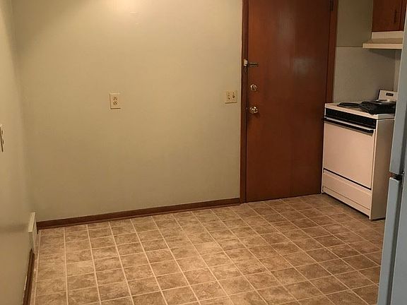 5th image of 4059 Burke Ave