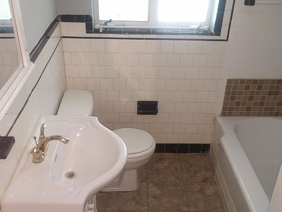 5th image of 1317 Drew St