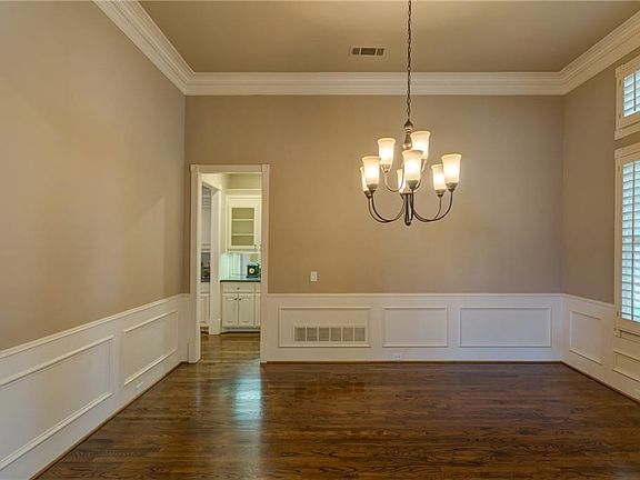 4th image of 2608 Lawton Ln