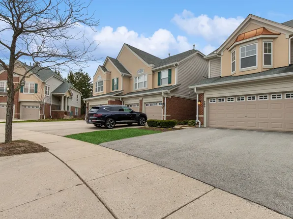 480 Pine Lake Cir, Vernon Hills, IL 60061