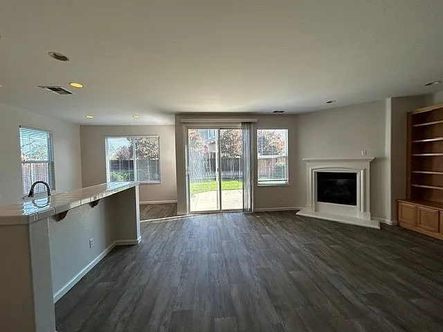 5 bed, 2750 sqft, $3,795 — Photo 4