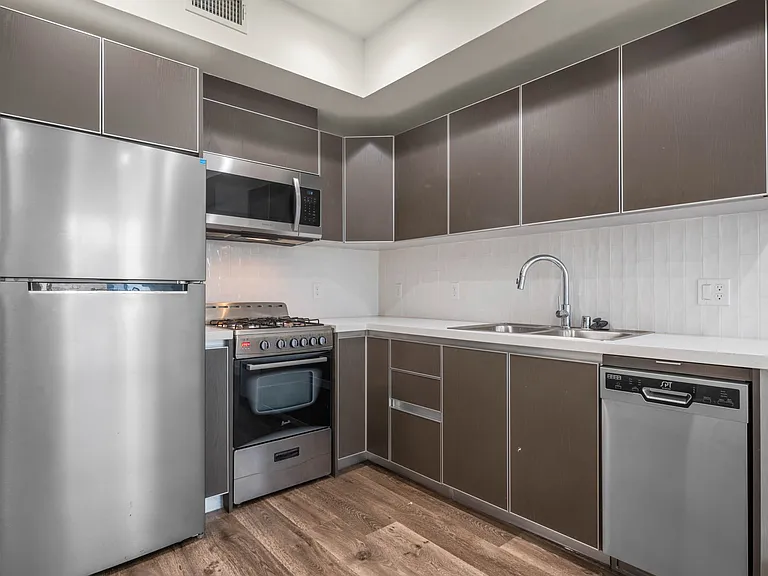 The Fairfax Flats — Photo 31