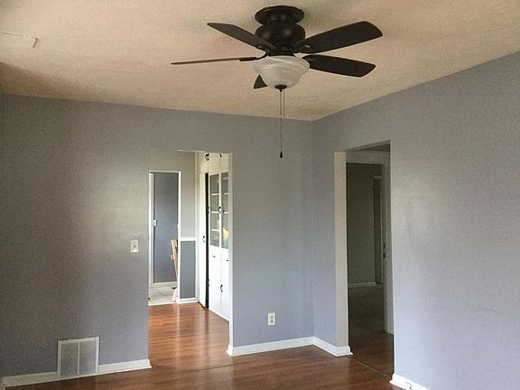 2nd image of 221 S Byrkit Ave