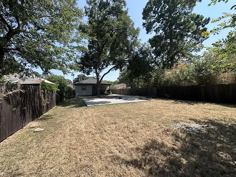 2903 Carpenter Ave — Photo 23