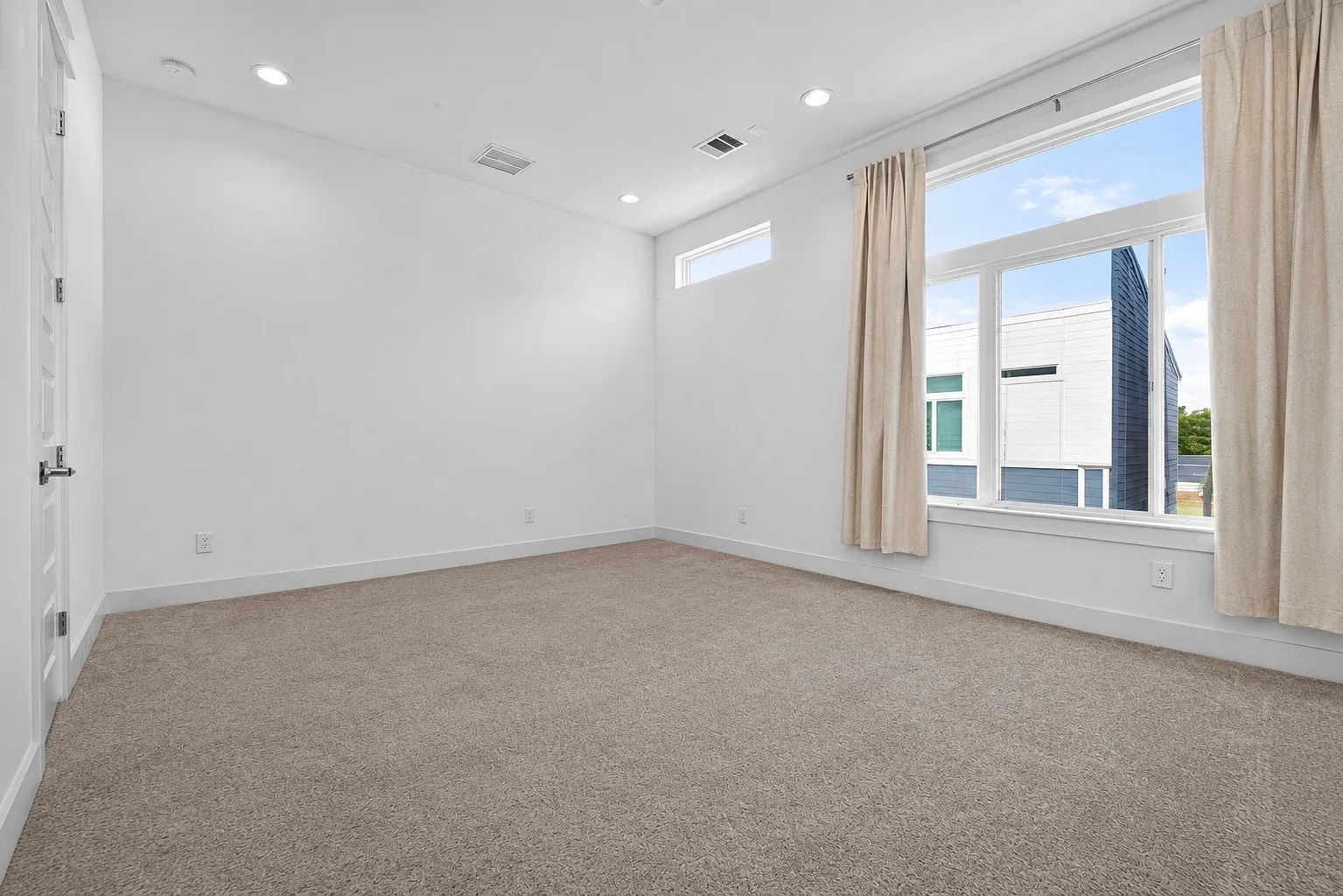 3 bed, 3.5 bath, 1790 sqft, $2,700 — Photo 3