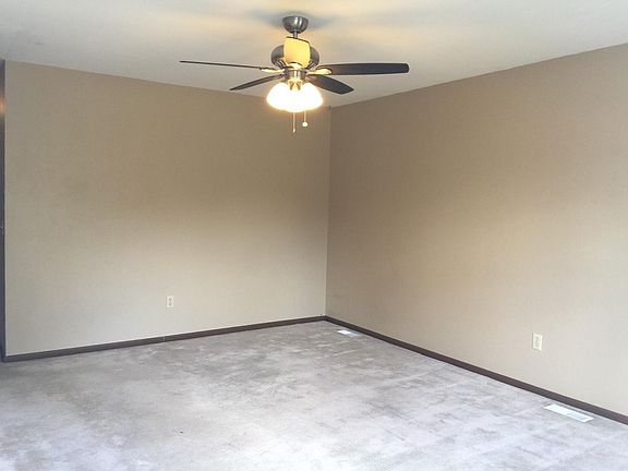 3rd image of 3047 Luxury Dr