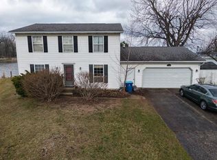 1455 Edgewater Dr, Fenton, MI 48430
