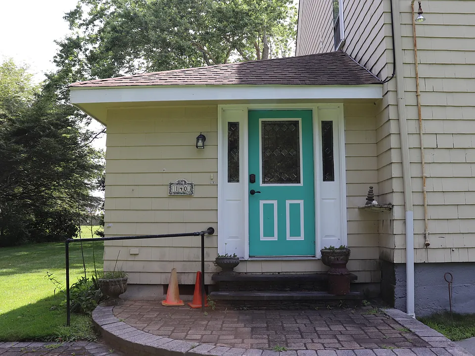 140 Maple Ave #1
