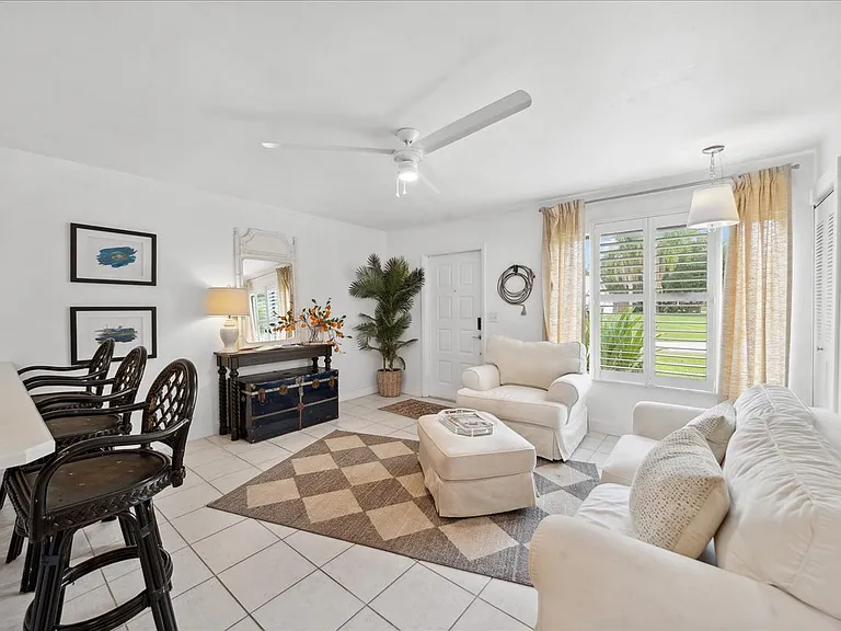 171 Salmon Dr NE — Photo 2