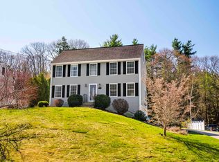 19 Compromise Ln, Sandown, NH 03873