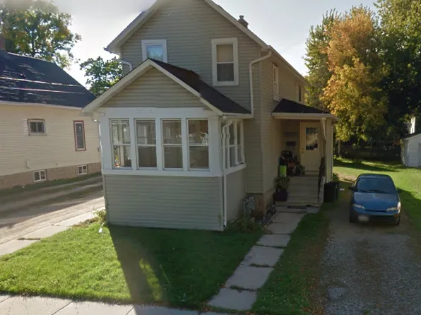 525 Chestnut St #2, Neenah, WI 54956