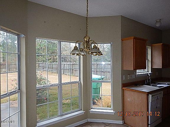 4th image of 16575 Heatherwood Dr