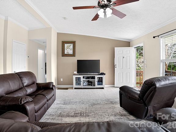 4th image of 22 Brookfield Ln