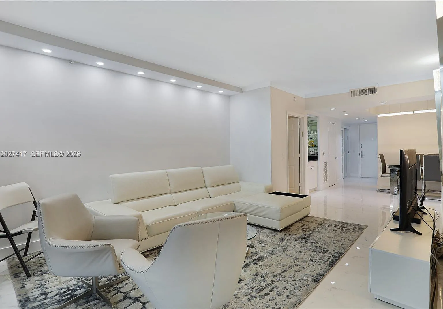 Green Diamond Condo — Photo 1