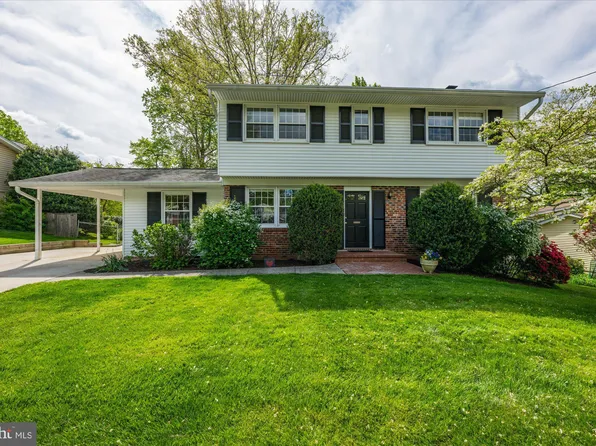 8233 McNeil St, Vienna, VA 22180