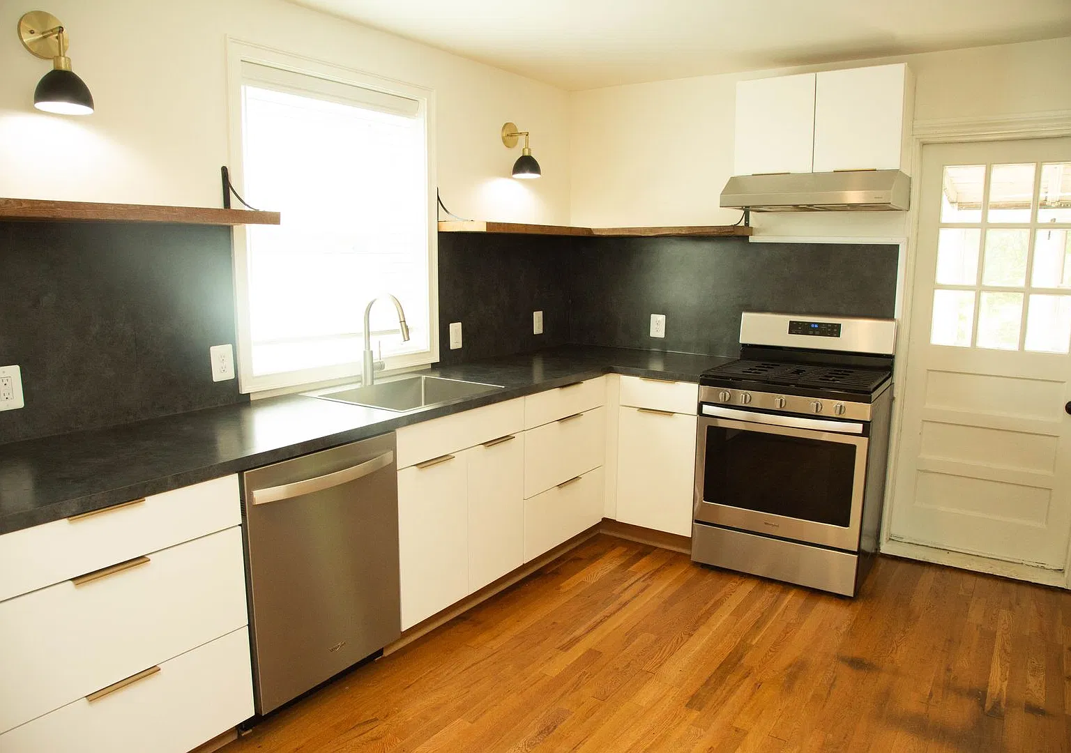 4 Bedroom House Available Near Scott Stadium and JPA — Photo 1