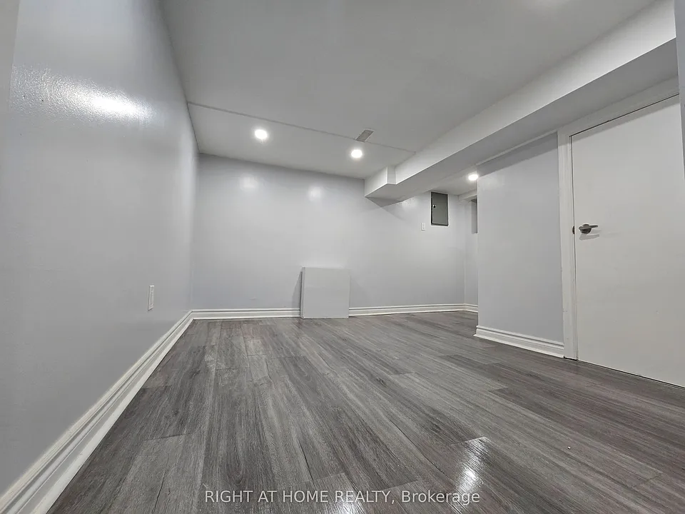 984 Ossington Ave #BASEMENT