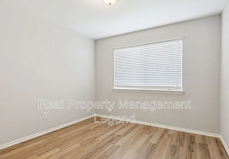 110 Magnolia St — Photo 20
