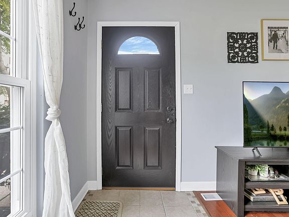 3rd image of 7610 Sancroft Rd