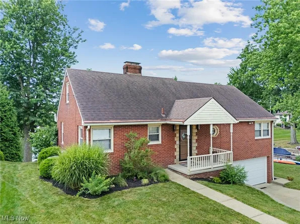 5545 Holmes Dr NW, Canton, OH 44718