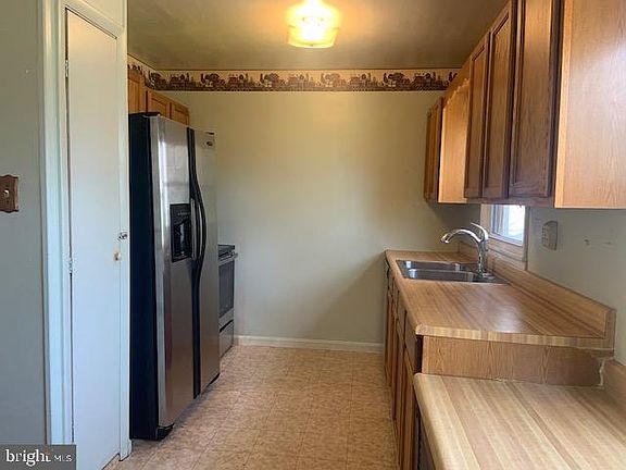5th image of 13943 Mathews Dr