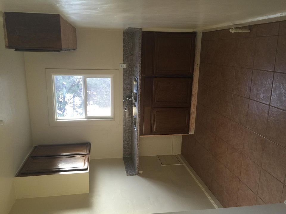 2nd image of 2422 Fairmount St