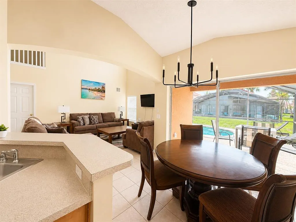 5 bed, 3.0 bath, 2244 sqft, $2,995 — Photo 4