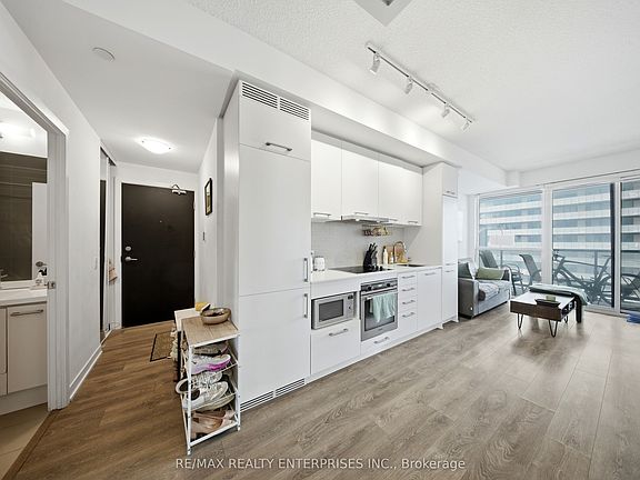 3rd image of 87 Peter St Unit 2510