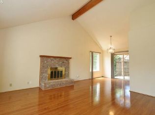 892 Chateau Meadows Dr, Eugene, OR