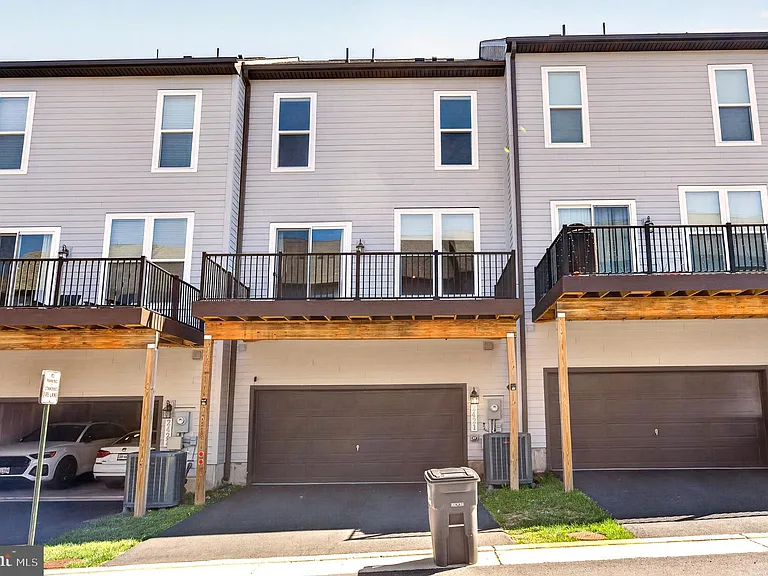 2421 Liberty Loop — Photo 31