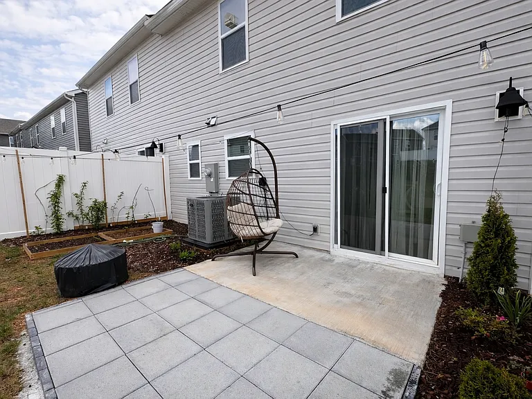 95 Malcolm Ct — Photo 12