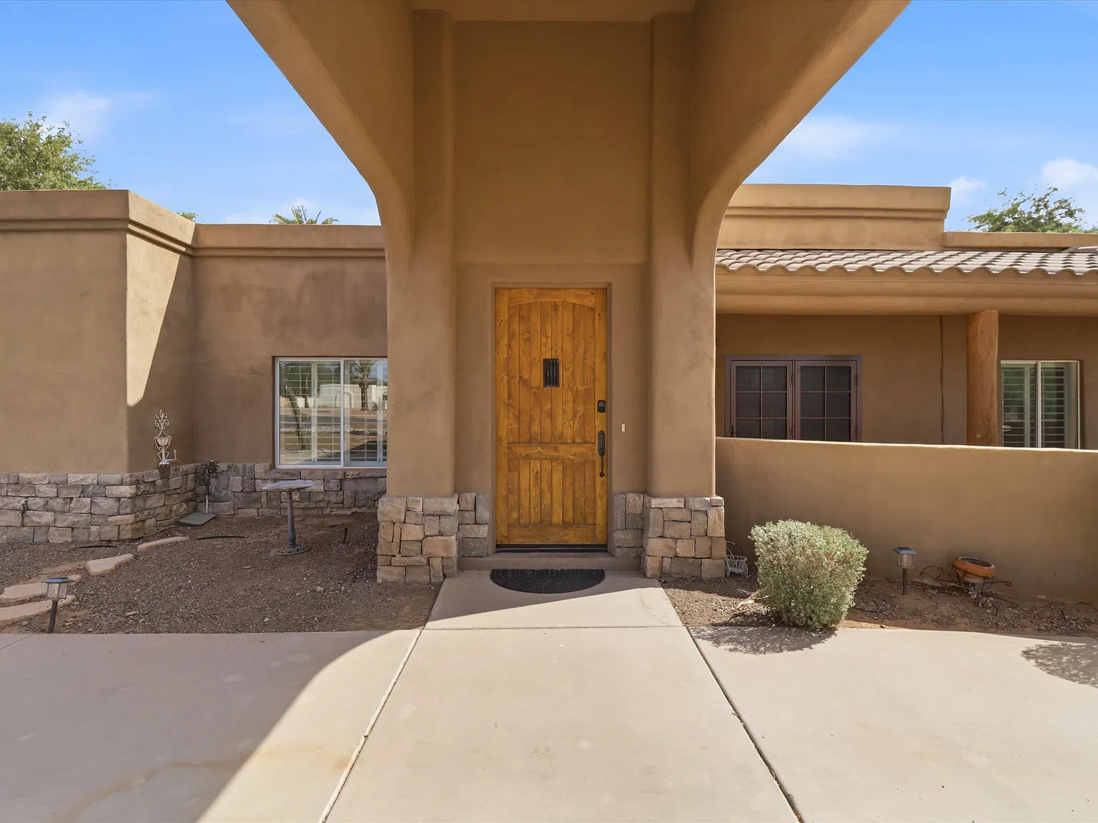 5 bed, 4143 sqft, $5,500 — Photo 3