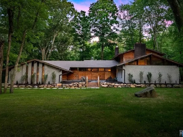 39 Mohegan Trl, Saddle River, NJ 07458