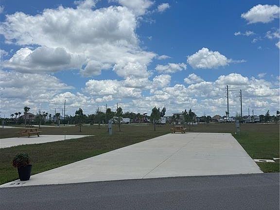 3rd image of 237 Horizon RD