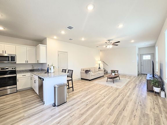 3rd image of 13522 Tulipwood Nook #101
