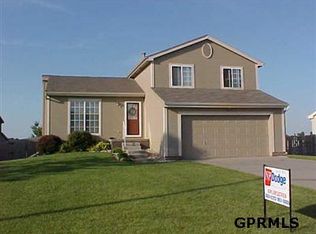 520 E Cleveland St, Elkhorn, NE 68022