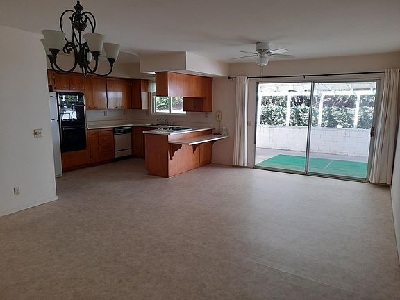 3rd image of 3625 Paloma St